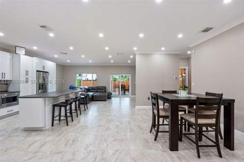 15717 SW 138th Ter, Miami FL - photo 7 of 23