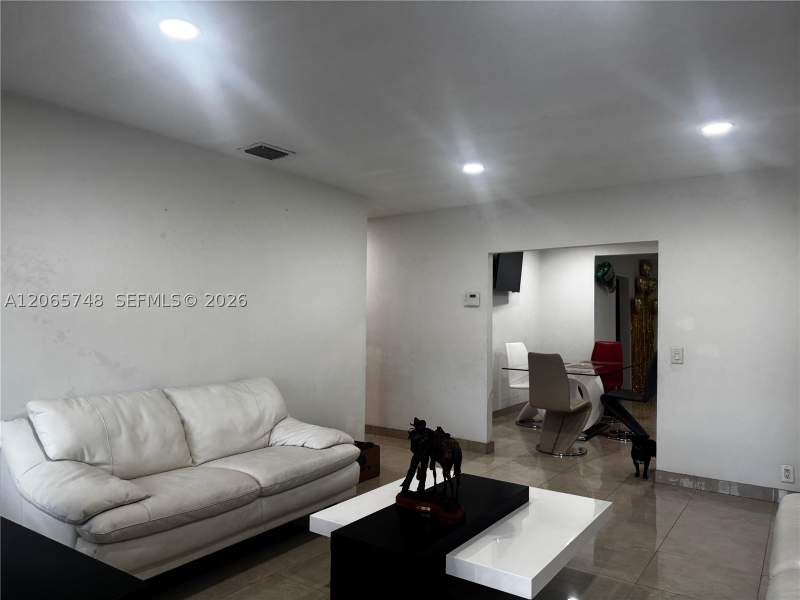 3 bedroom SingleFamilyResidence at 6010 SW 19 St, Tamiami Acres Plan 1, Miami — photo 4