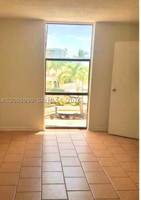 13499 Biscayne Blvd 506, North Miami FL - photo 6 of 13