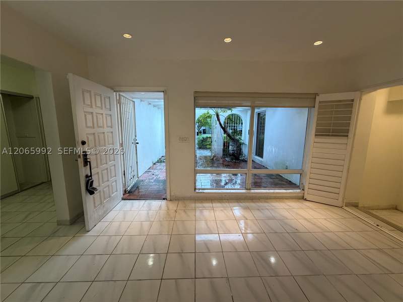 3 bedroom SingleFamilyResidence at 485 S Shore Dr, Normandy Golf Course, Miami Beach — photo 3