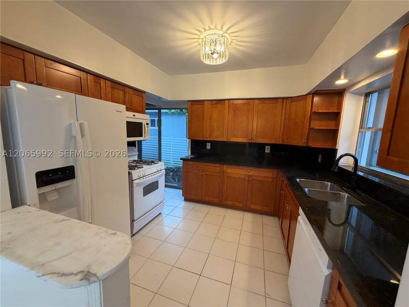 3 bedroom SingleFamilyResidence at 485 S Shore Dr, Normandy Golf Course, Miami Beach — photo 4