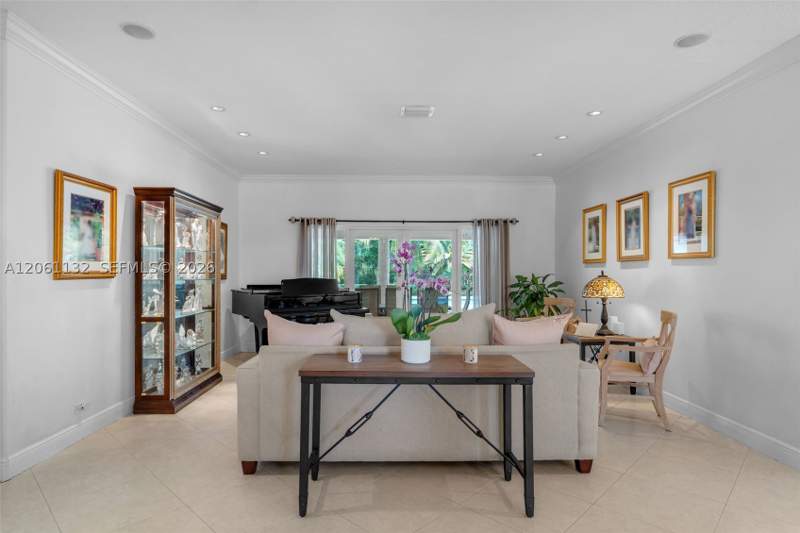 6 bedroom SingleFamilyResidence at 9735 SW 64th St, Subdivision Of, Miami — photo 5