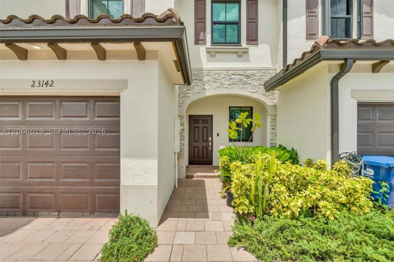 3 bedroom Townhouse at 23142 SW 127th Pl, D & B Subdivision, Miami — photo 3