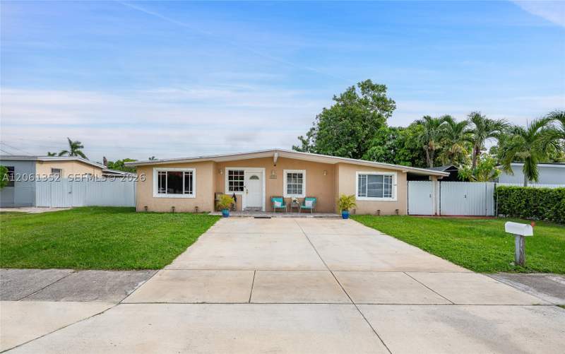 4 bedroom SingleFamilyResidence at 11451 SW 43rd St, Westwood Lake, Miami — photo 2
