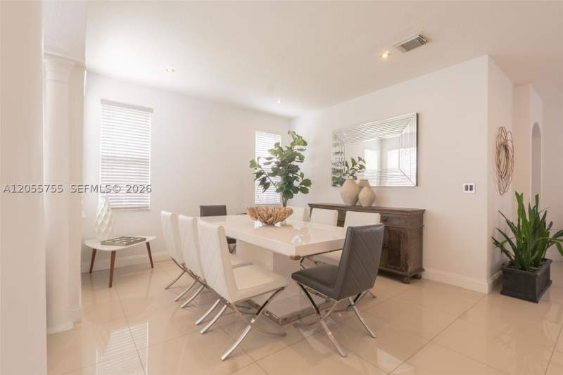 5 bedroom Townhouse at 8526 NW 108th Ave 8526, Islands At Doral, Doral — photo 5