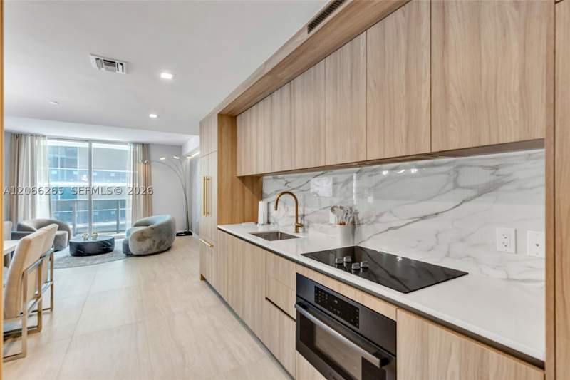 2 bedroom Condominium at 77 SE 5th St 2006, Viceroy, Miami — photo 3