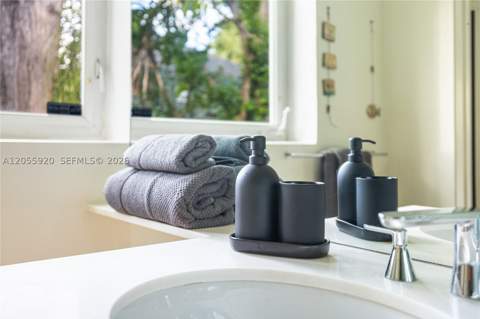 11403 NE 8th Ave, Biscayne Park FL - photo 22 of 44