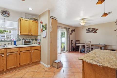 10235 Pan American Dr, Cutler Bay FL - photo 7 of 27