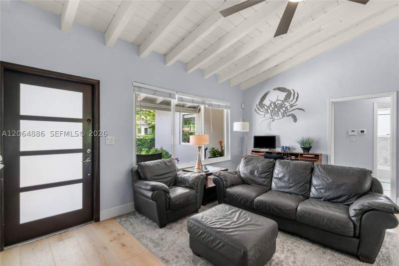 2 bedroom SingleFamilyResidence at 810 Venetia Ave, Coral Gables Granada Sec, Coral Gables — photo 3