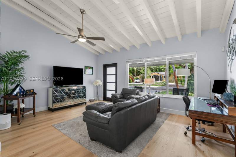 2 bedroom SingleFamilyResidence at 810 Venetia Ave, Coral Gables Granada Sec, Coral Gables — photo 4