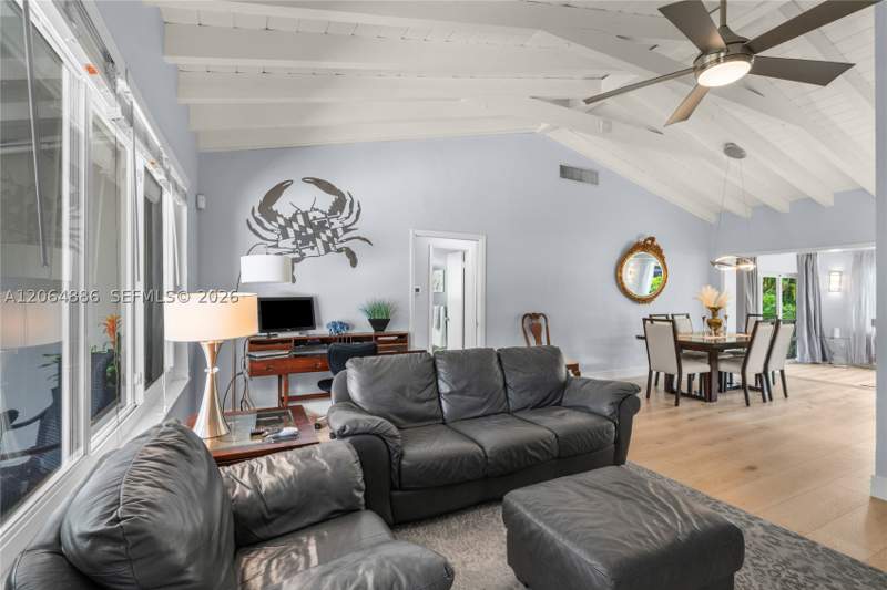 2 bedroom SingleFamilyResidence at 810 Venetia Ave, Coral Gables Granada Sec, Coral Gables — photo 5