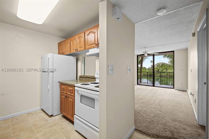 1 bedroom Condominium at 14211 N Kendall Dr 207E, Promenade At Kendale Lake, Miami — photo 3