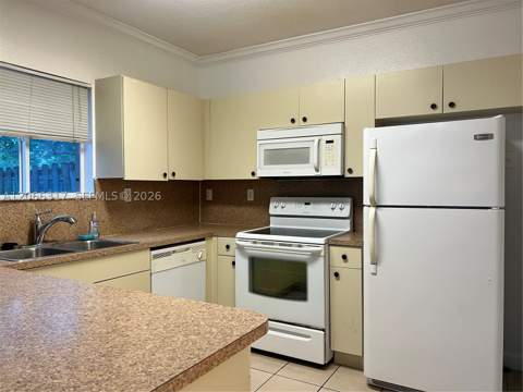 8564 SW 214th Way, Cutler Bay FL - photo 20 of 31