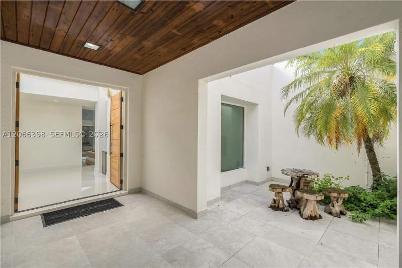 3 bedroom SingleFamilyResidence at 16203 NW 82nd Pl, 6th Addn To Royal Oaks, Miami Lakes — photo 3