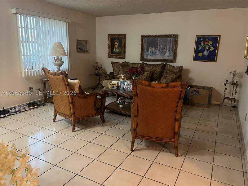 3 bedroom SingleFamilyResidence at 10121 SW 34th St, Park West Heights, Miami — photo 2