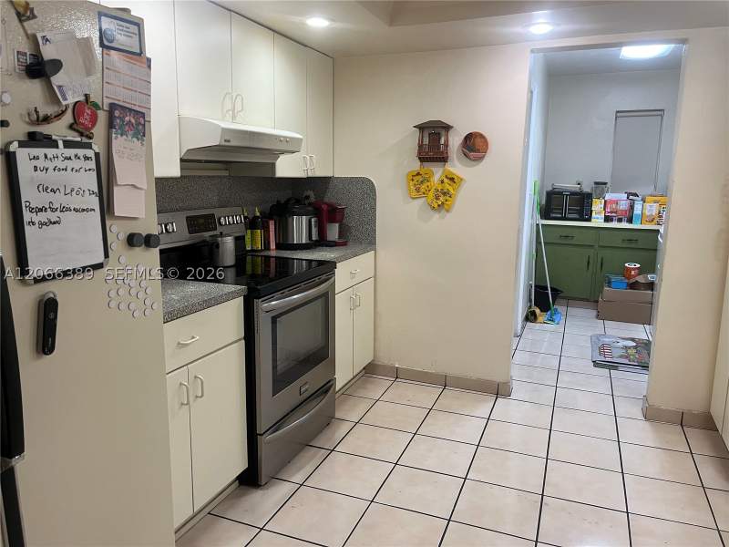 3 bedroom SingleFamilyResidence at 10121 SW 34th St, Park West Heights, Miami — photo 4