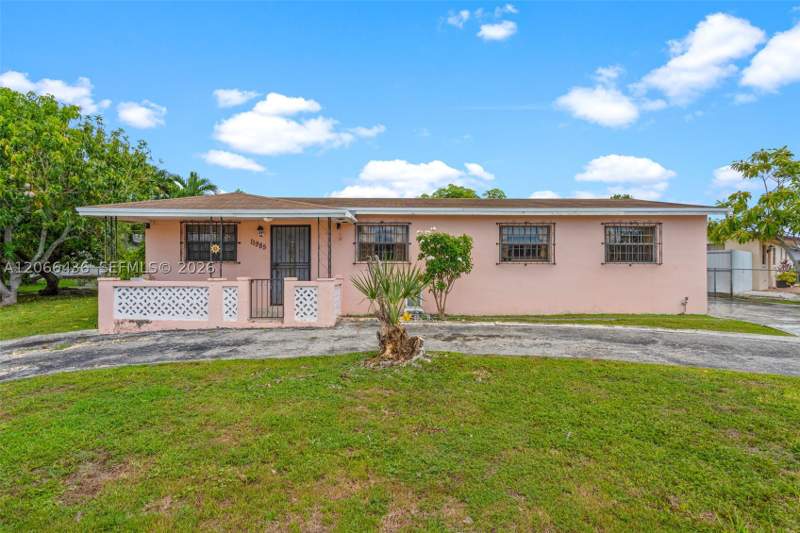 4 bedroom SingleFamilyResidence at 11985 SW 181st Ter, South Miami Hgts Add B, Miami — photo 4