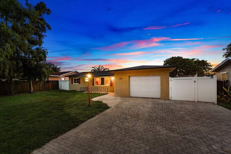 3 bedroom SingleFamilyResidence at 5811 SW 53rd Terrace, Silver Lake, Davie — photo 4