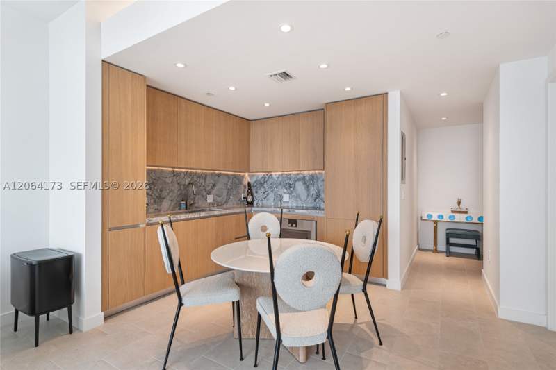 1 bedroom Condominium at 500 Alton Rd 1204, Five Park, Miami Beach — photo 3