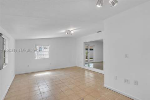 3685 W 9th Ave, Hialeah FL - photo 14 of 41