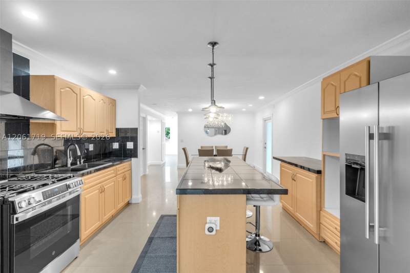 4 bedroom SingleFamilyResidence at 3685 W 9th Ave, Kraftlawn, Hialeah — photo 4