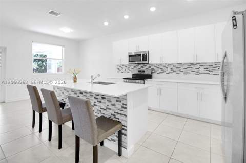 879 SE 26th Ter, Homestead FL - photo 11 of 43
