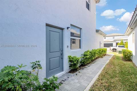 879 SE 26th Ter, Homestead FL - photo 6 of 43