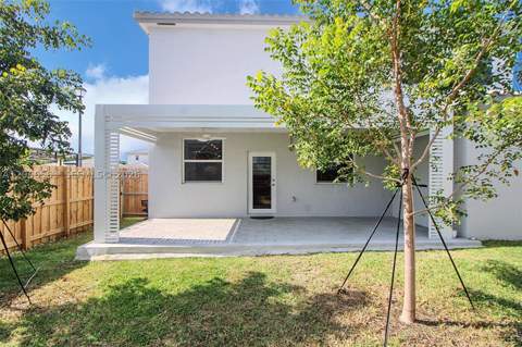 879 SE 26th Ter, Homestead FL - photo 7 of 43