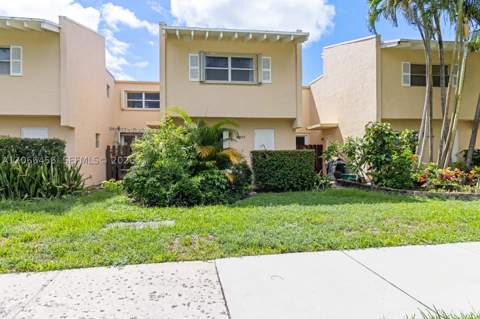 8953 NE 4th Ave Rd 8953, Miami Shores FL - photo 16 of 17