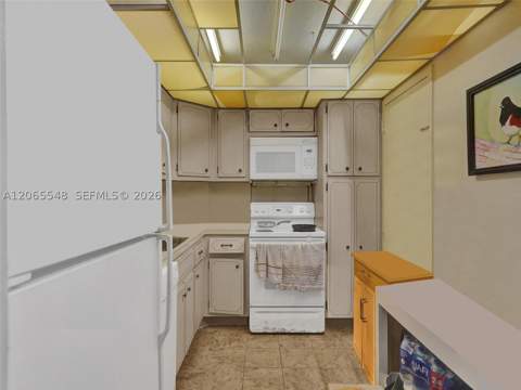 300 Bayview Dr 1914, Sunny Isles Beach FL - photo 7 of 13