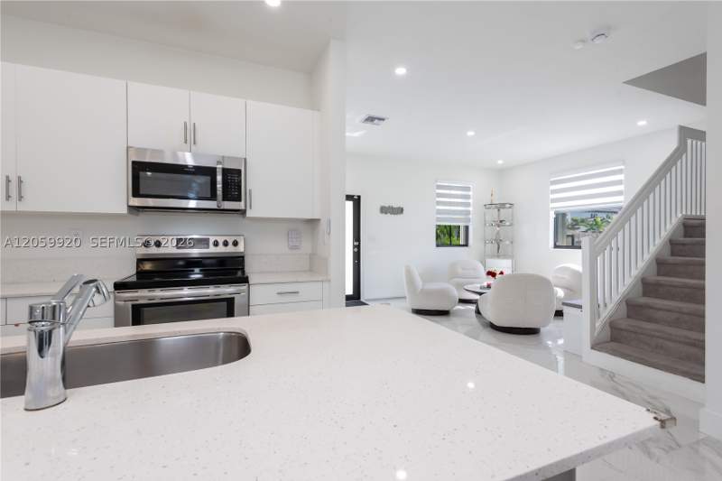 5 bedroom SingleFamilyResidence at 11911 SW 239th St, Estates At Silver Palm, Homestead — photo 4