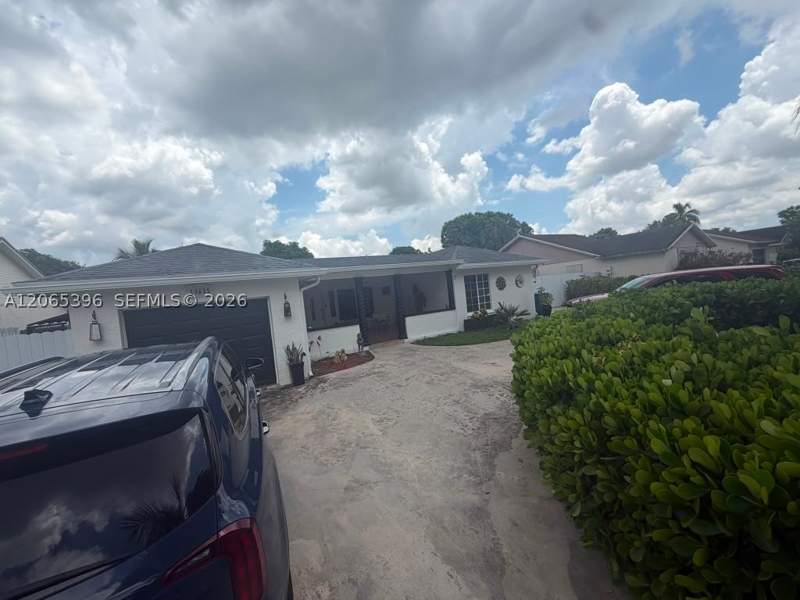 3 bedroom SingleFamilyResidence at 19631 NW 57th Pl, Country Lake Manors Sec 3, Hialeah — photo 2
