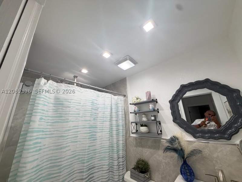 3 bedroom SingleFamilyResidence at 19631 NW 57th Pl, Country Lake Manors Sec 3, Hialeah — photo 4