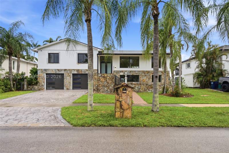 4 bedroom SingleFamilyResidence at 7914 SW 199th Ter, Saga Bay Sec 1 Pt 9, Cutler Bay — photo 2