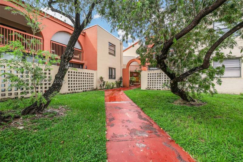 2 bedroom Condominium at 10245 NW 9th St Cir 102-9, West Fontaine Condo, Miami — photo 2