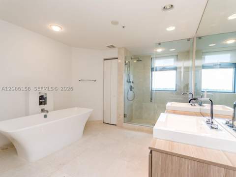 17301 Biscayne Blvd 1004, North Miami Beach FL - photo 11 of 33