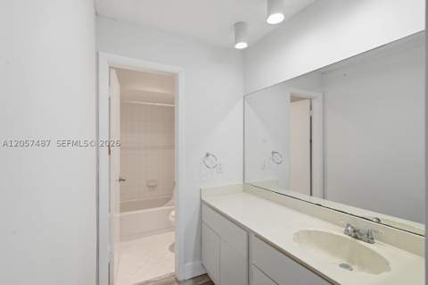 6473 NW 170th Ln, Hialeah FL - photo 14 of 24