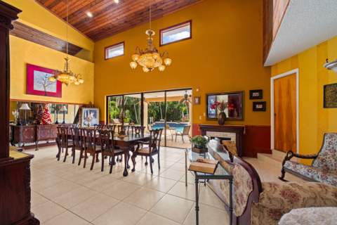 10010 NW 135th Street, Hialeah Gardens FL - photo 6 of 23