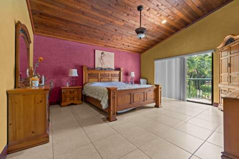 10010 NW 135th Street, Hialeah Gardens FL - photo 8 of 23