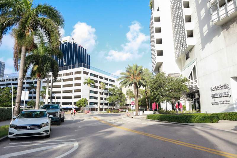 1 bedroom Condominium at 1750 N Bayshore Dr 3611, Opera Tower Condo, Miami — photo 4