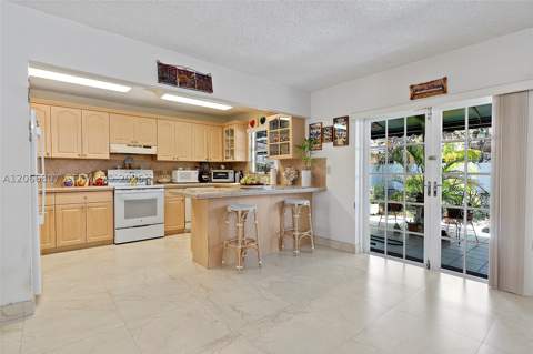 12055 SW 19th Ln 227, Miami FL - photo 14 of 39