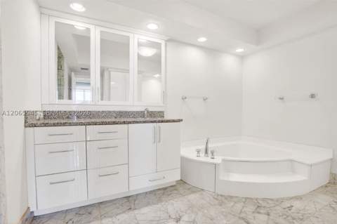 20281 E Country Club Dr 1801, Aventura FL - photo 10 of 76
