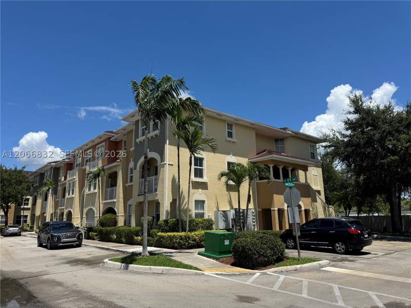 3 bedroom Condominium at 10885 NW 89th Ter 113, Coronado At Doral II Cond, Doral — photo 4