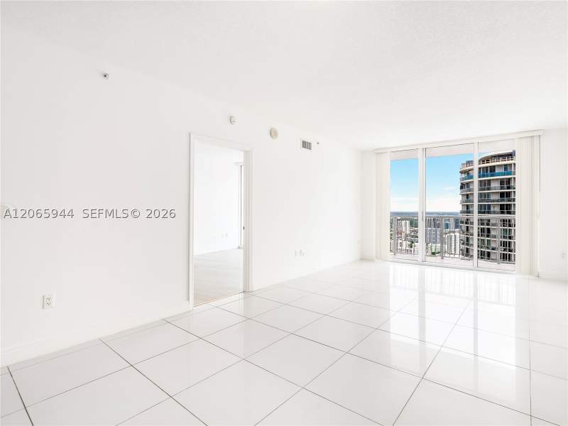 1 bedroom Condominium at 1750 N Bayshore Dr Ph-5309, Opera Tower Condo, Miami — photo 3