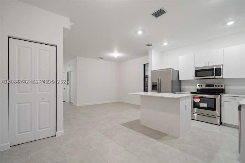 3 bedroom Villa at 11789 SW 245th Ter, Silver Palm Residential H, Homestead — photo 2