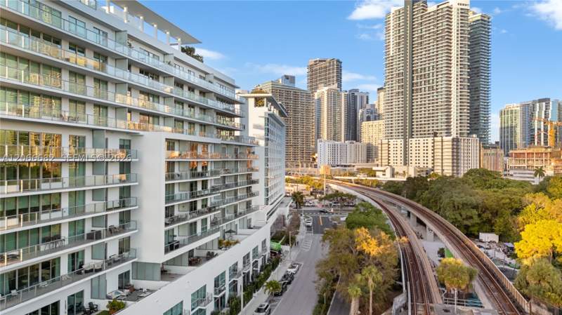 2 bedroom Condominium at 1600 SW 1st Ave 307, Le Parc At Brickell Condo, Miami — photo 2