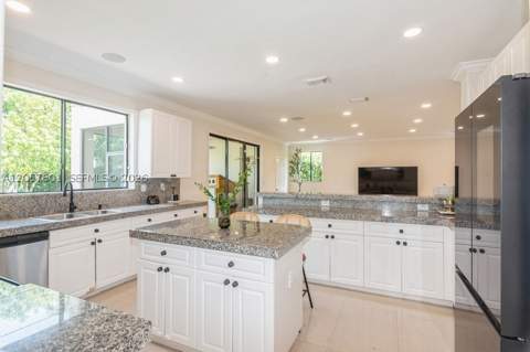 18704 SW 76th Ct, Cutler Bay FL - photo 10 of 48
