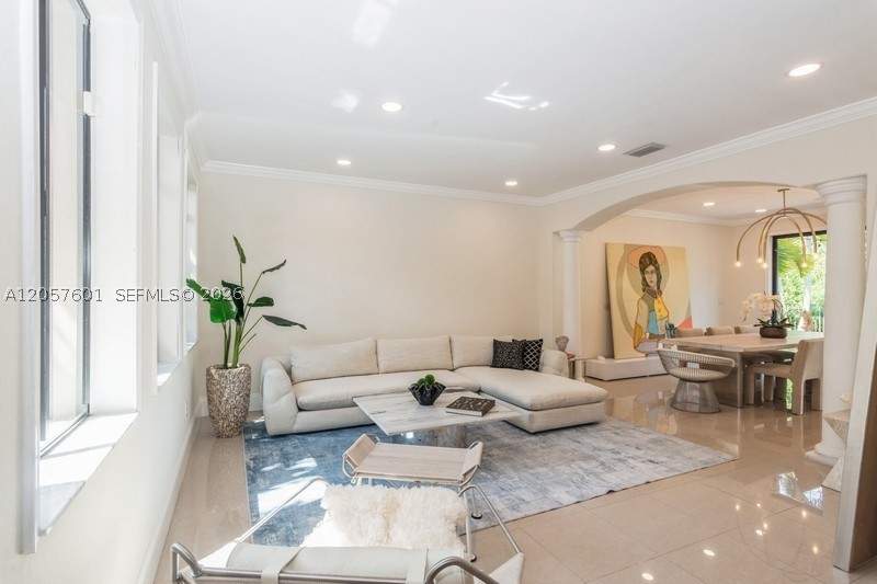 5 bedroom SingleFamilyResidence at 18704 SW 76th Ct, Cutler Cay, Cutler Bay — photo 3
