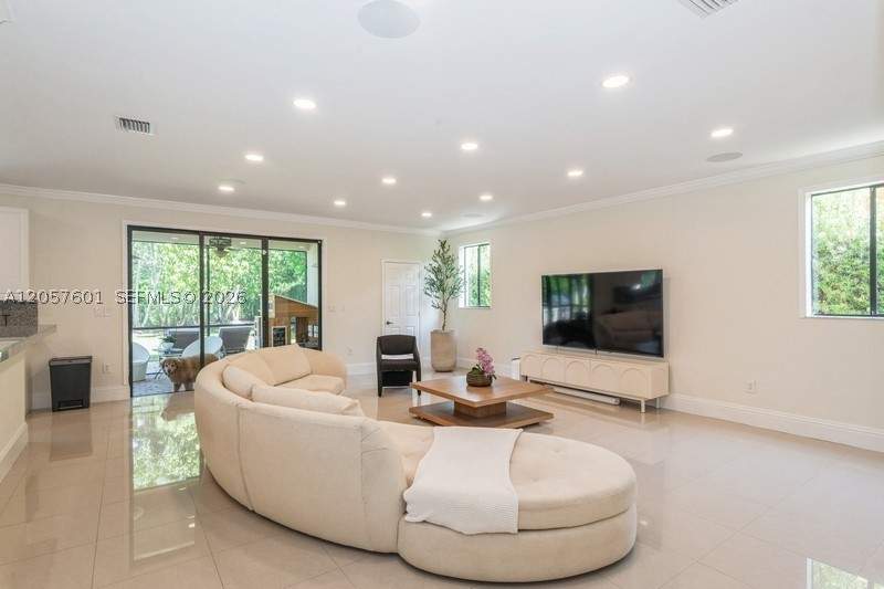 5 bedroom SingleFamilyResidence at 18704 SW 76th Ct, Cutler Cay, Cutler Bay — photo 5