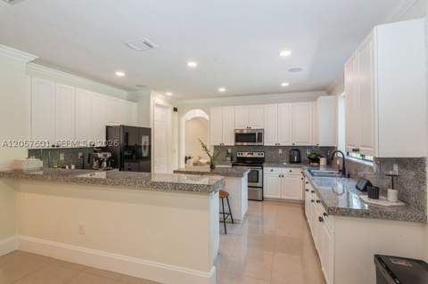18704 SW 76th Ct, Cutler Bay FL - photo 9 of 48